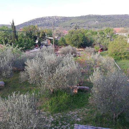 Spacious Family Apartment With Parking In The Shade And Barbecue House Šibenik Exterior foto