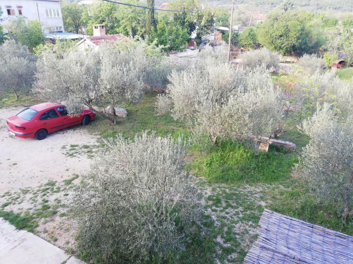 Spacious Family Apartment With Parking In The Shade And Barbecue House Šibenik Exterior foto
